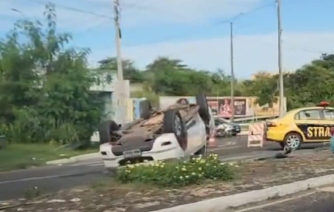 Motorista fica ferido após S10 capotar na Avenida dos Ipês em Teresina