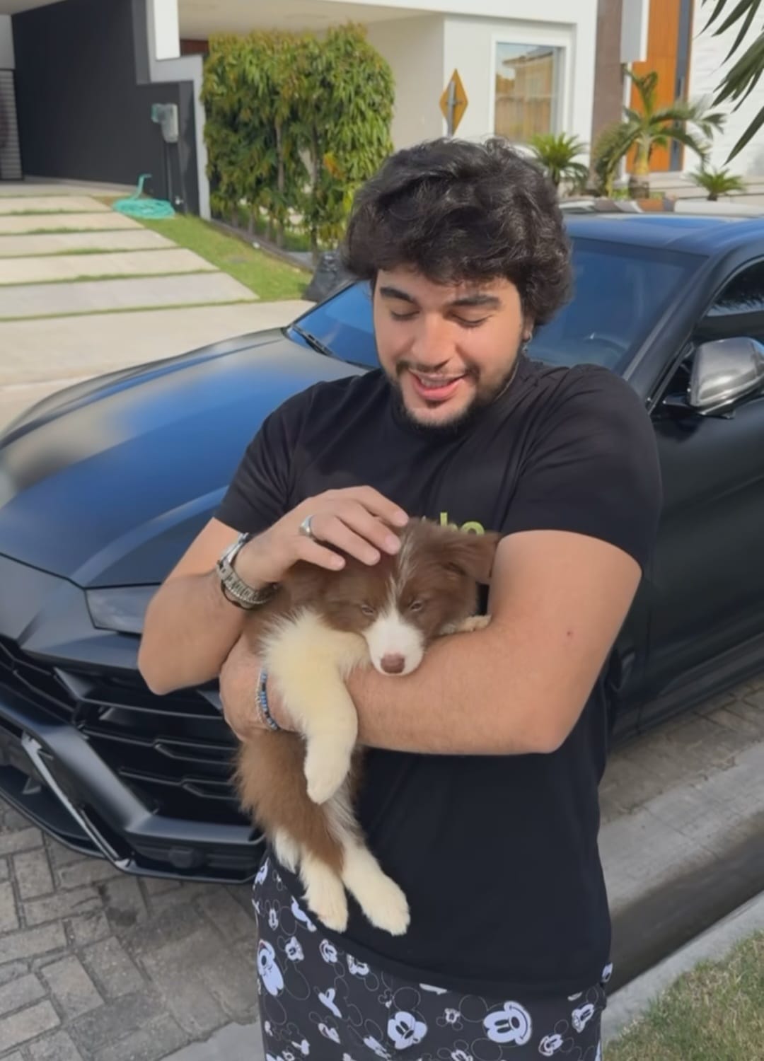 Nattan presenteou Henrique com cachorro