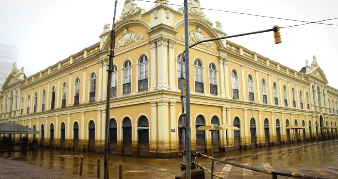 Situação do Mercado Público de Porto Alegre (RS) após queda no nível de água na cidade