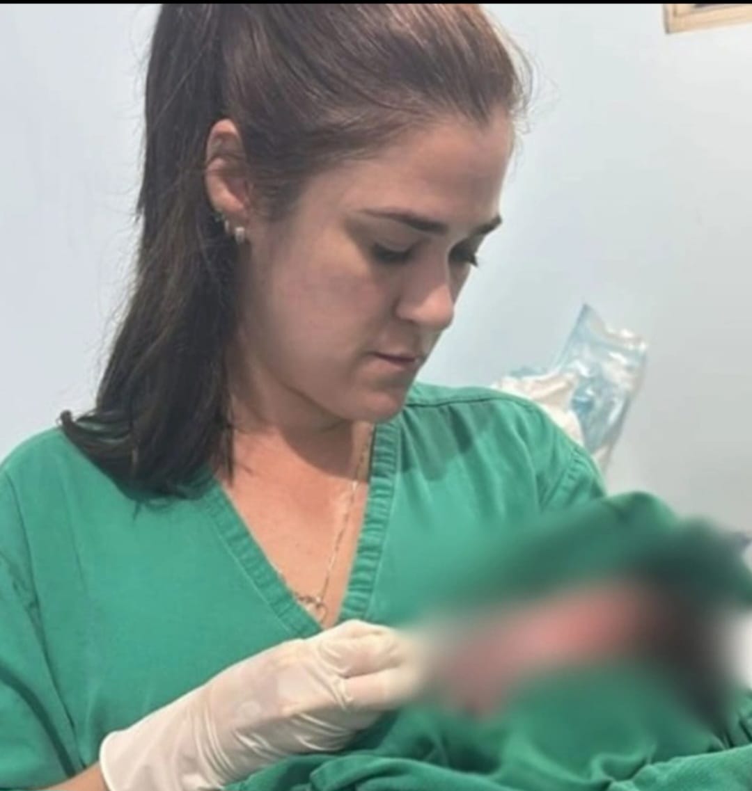 Bebê recém-nascida é encontrada abandonada em sacola de lixo próxima a igreja em Teresina