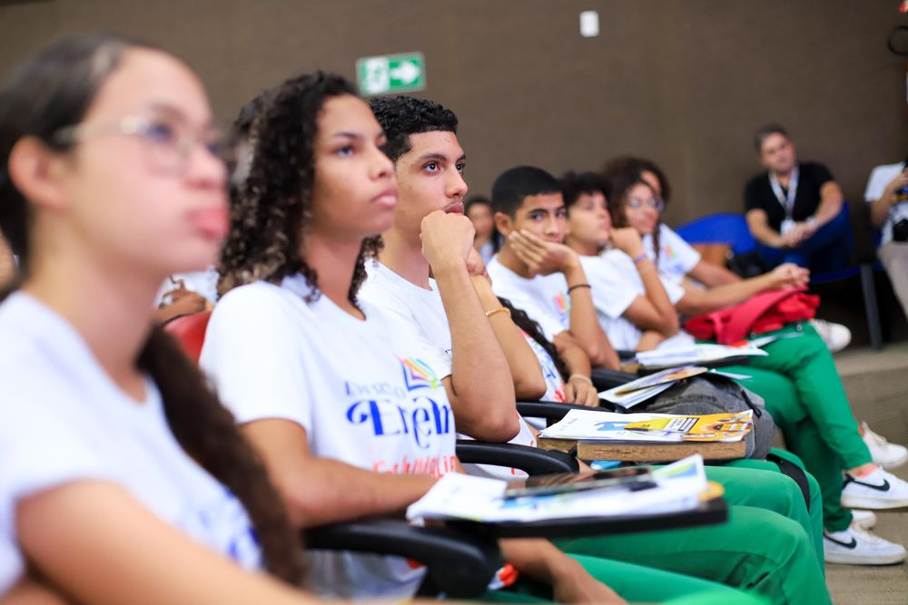 Imersão Enem reúne mais de 300 estudantes para revisão de conteúdos no Salipi