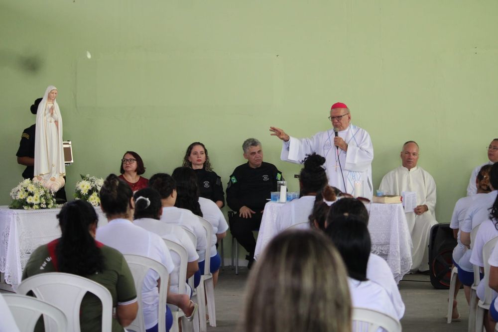 Reeducandos do sistema prisional do Piauí recebem imagem de Nossa Senhora de Fátima