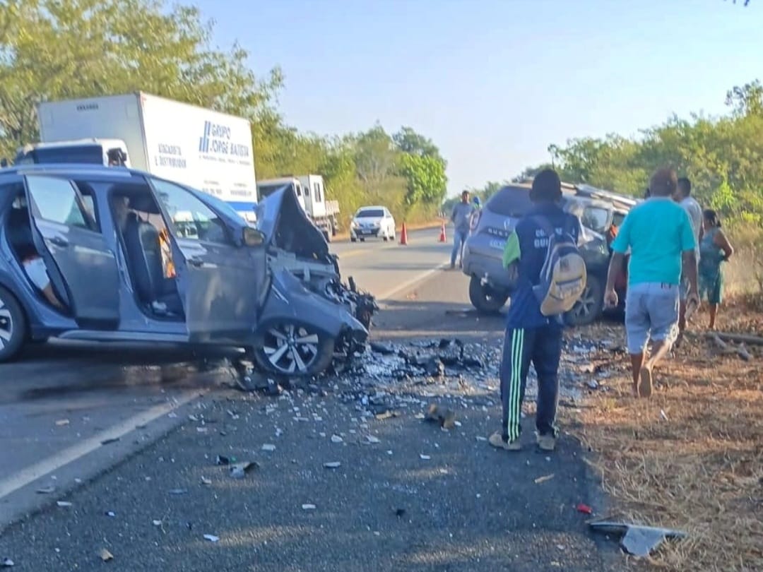 Acidente entre dois carros deixa uma pessoa morta na BR 343 em Amarante