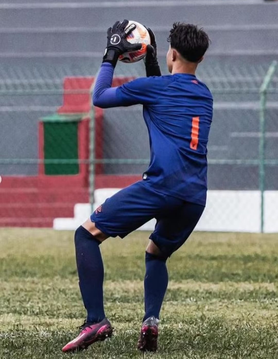 Filho de Eliza Samudio, goleiro Bruninho assina com o Botafogo