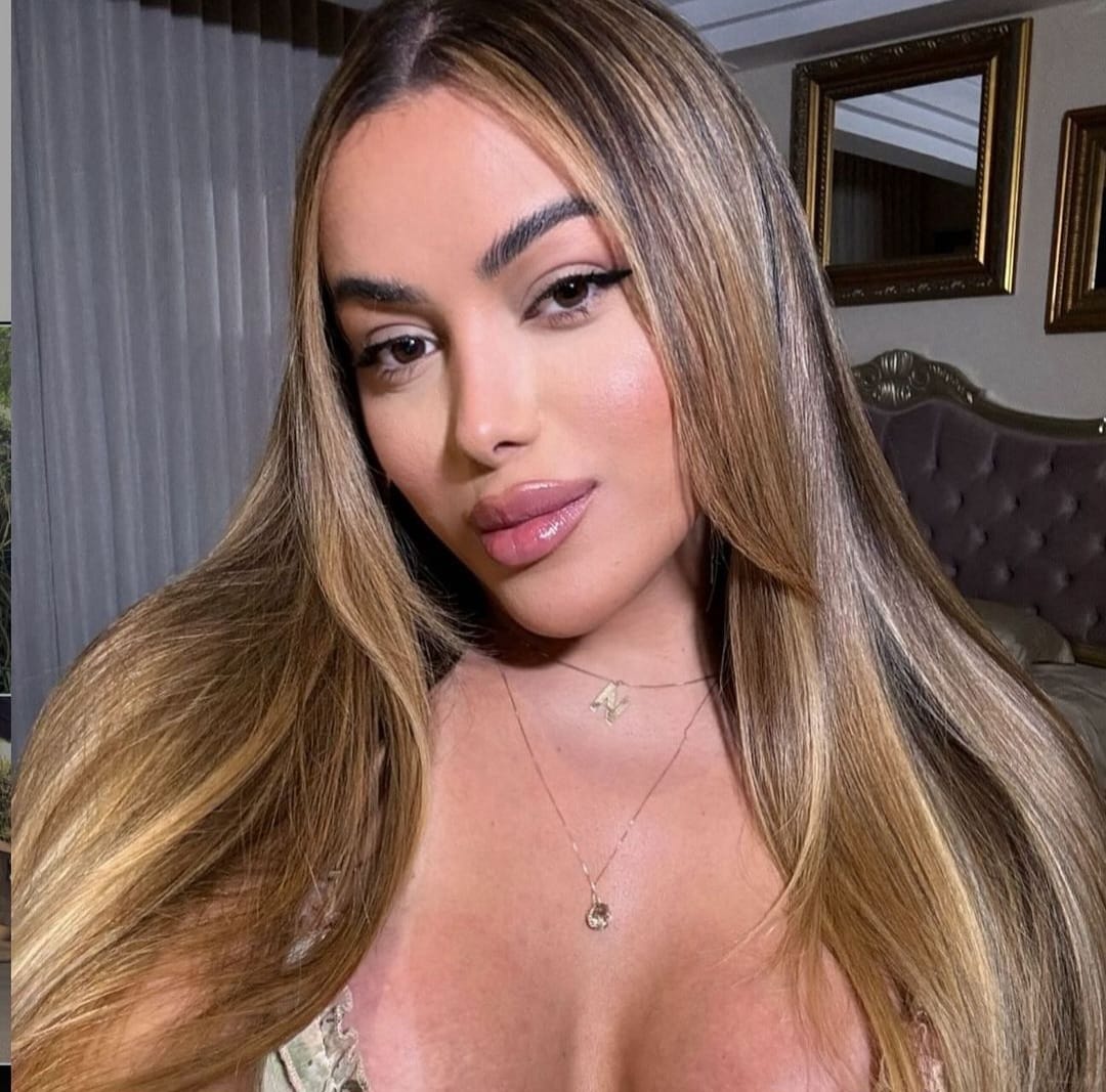 Influenciadora trans e produtora de conteúdo adulto, Emily Narizinho