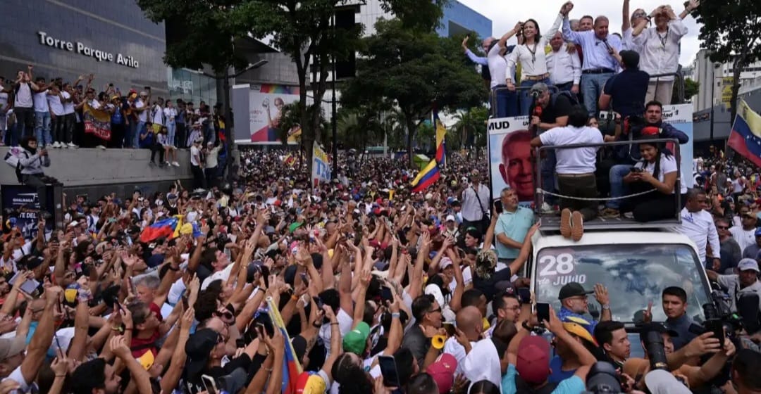 Protesto contra resultado eleitoral que aponta vitória de Maduro