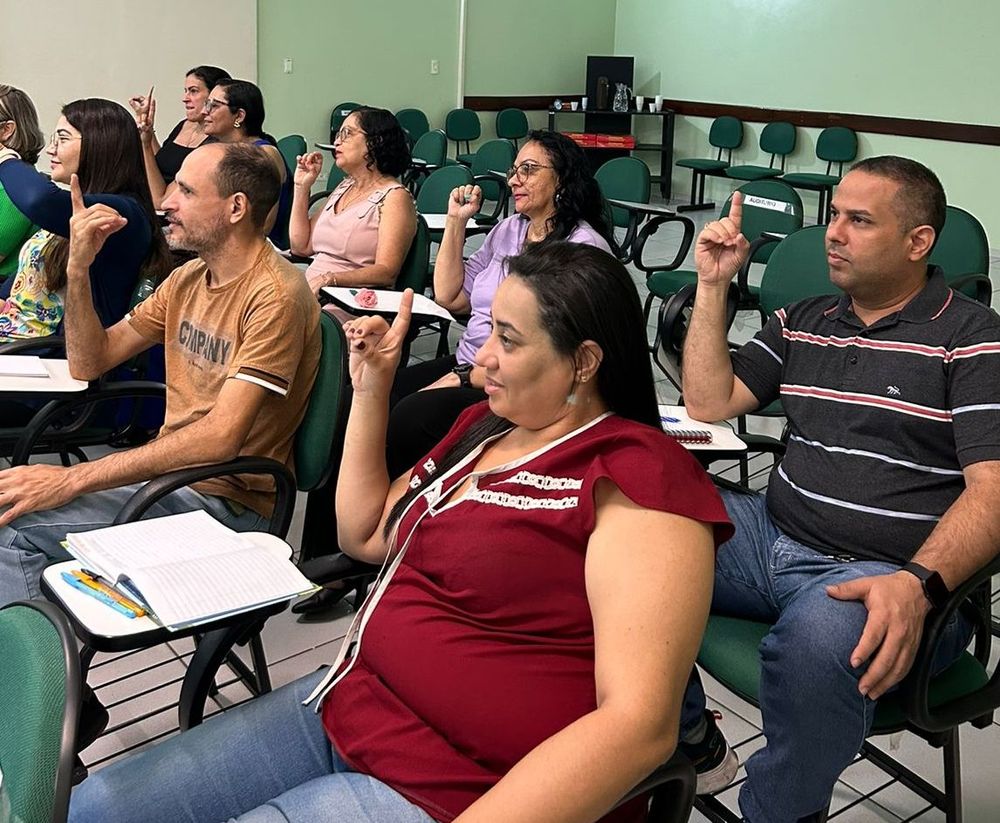 Agentes das forças de segurança pública do Piauí participam de curso de Libras