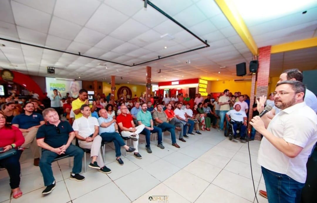 Fábio Novo reúne 300 candidatos a vereador e planeja início da campanha