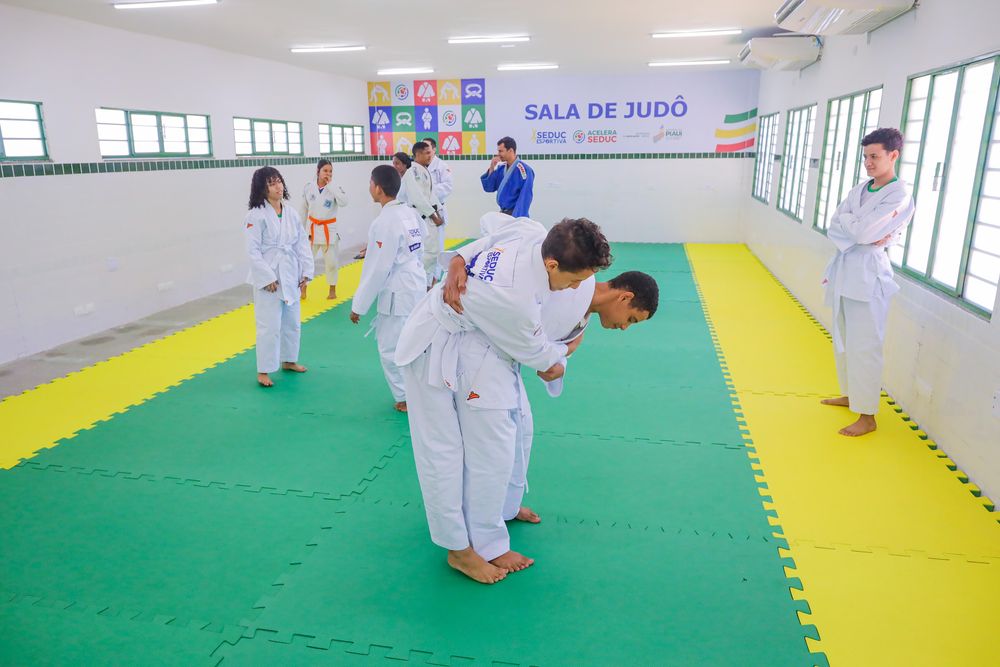 Governador entrega reforma de escola na zona norte de Teresina e Piauí chega a 351 unidades de tempo integral