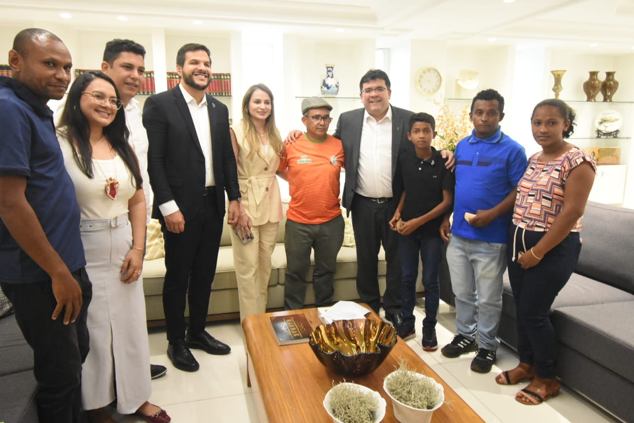 Governador recebe atleta mirim de Curralinhos e garante apoio em equipamentos