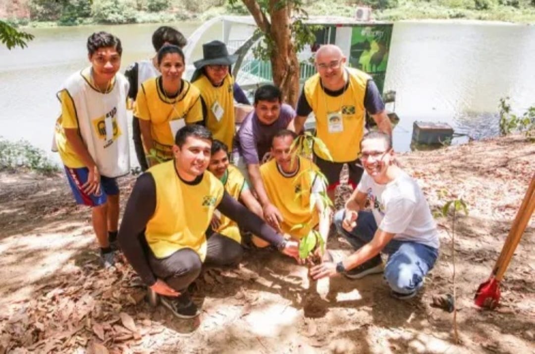 No Dia Mundial da Limpeza, cerca de 200 voluntários coletam lixo às margens do Rio Poti em Teresina