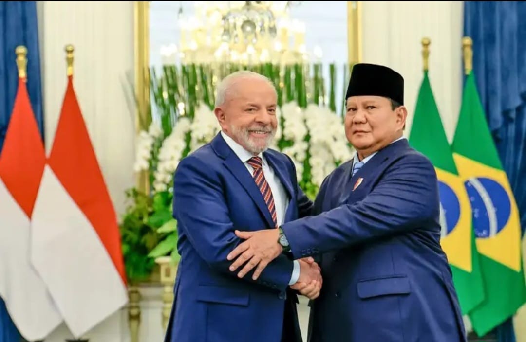 Presidente Luiz Inácio Lula da Silva cumprimenta o presidente da Indonésia, Prabowo Subianto