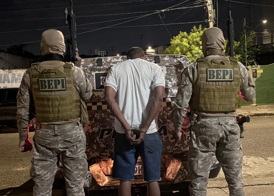 Suspeito preso pelos policiais do BEPI