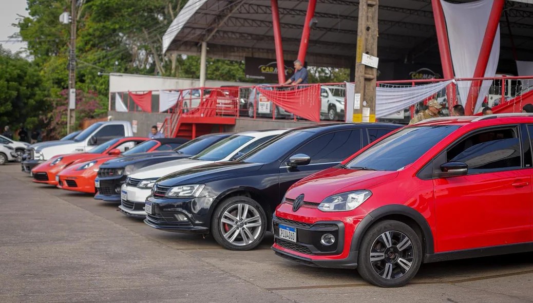 Carros apreendidos na operaçã