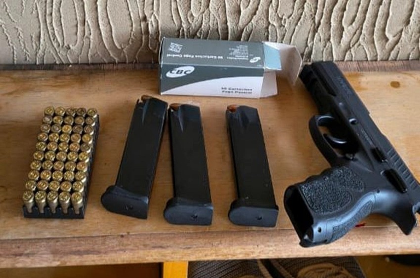 Arma de fogo e munições apreendidas