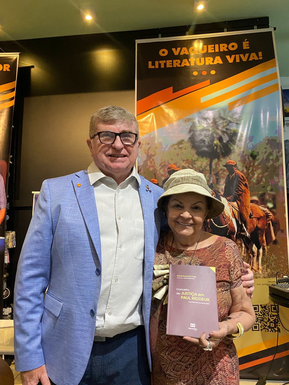 Ricardo Resende e Prof. Dra. Graça Targino (Foto: Arquivo Pessoal / Ricardo Resende)