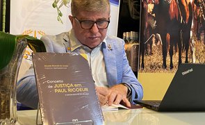 Registros em "retratos" do livro de Ricardo Resende