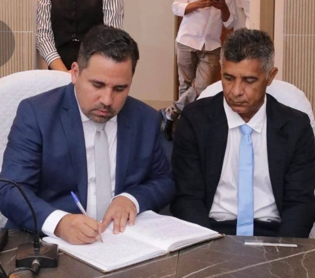 Prefeito Moisés Filho, o vice-prefeito Acival Souza