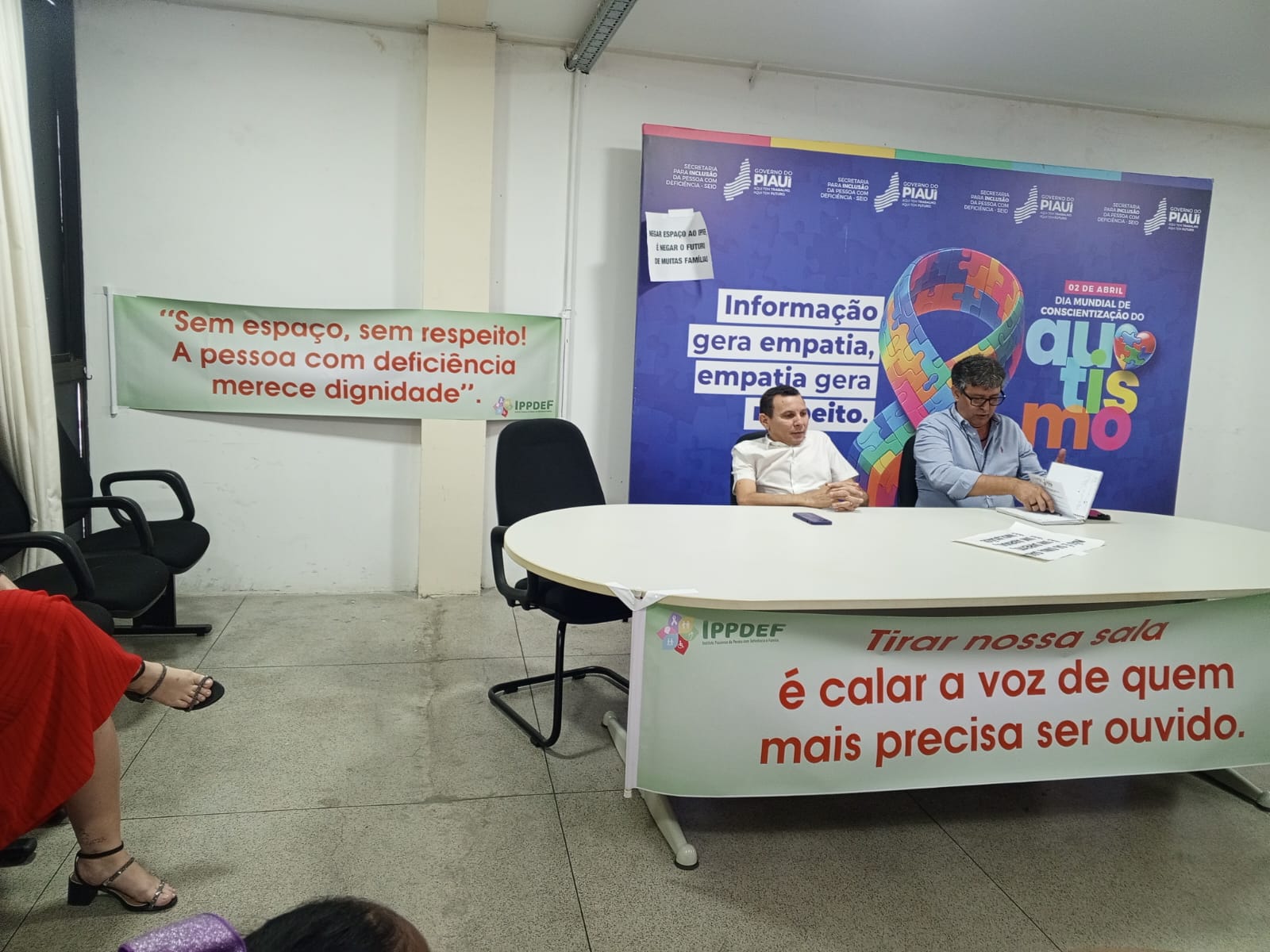 Integrantes do Instituto afirmam: "Não queremos luxo. Queremos respeito."