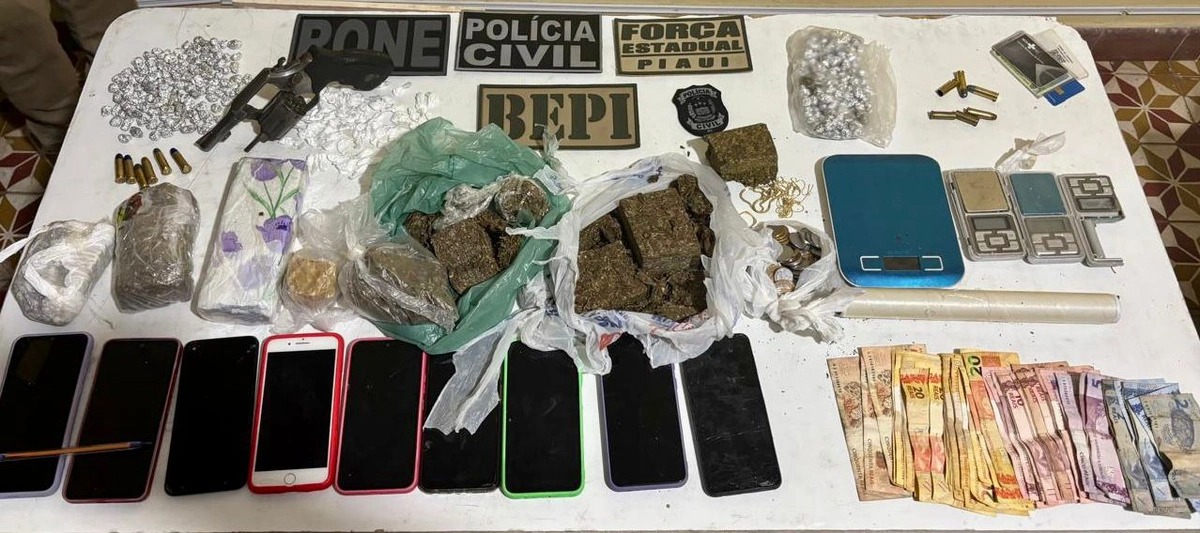 Material apreendido na Operação Cerco do Maratoan