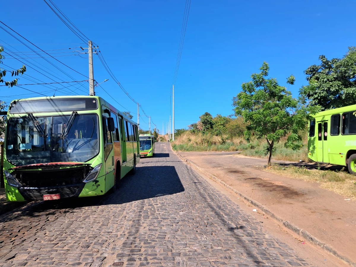 Paralisação de motoristas e cobradores de ônibus na zona leste de Teresina