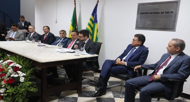 A solenidade foi coordenada pelo presidente do TRE-PI, Sebastião Ribeiro Martins